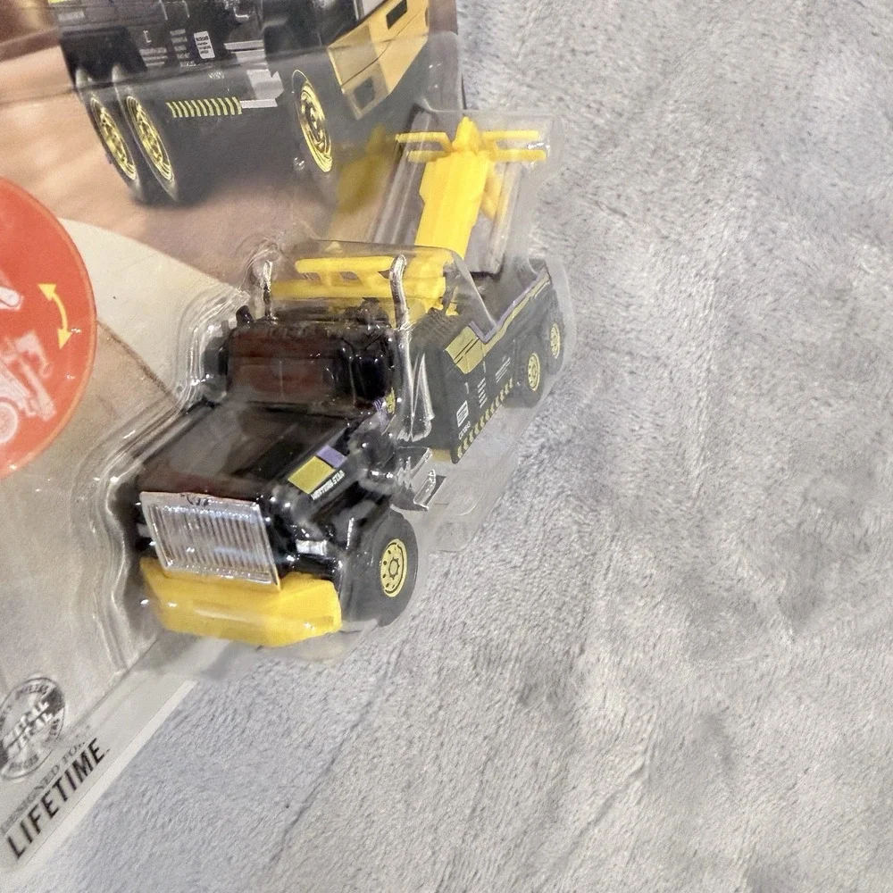Matchbox Working Rigs Western Star 6900 XD Wrecker Tow Truck 12/16 Black Yellow